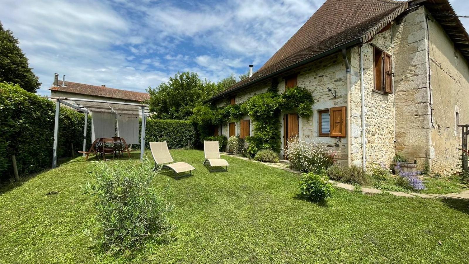 La Maison Des Commis Morestel Экстерьер фото